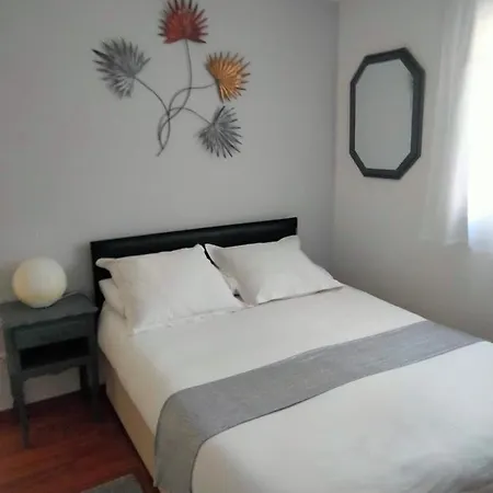 Beautiful With Garden Apartman