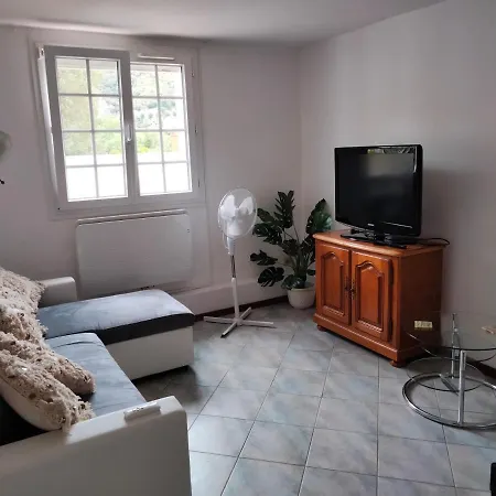 Apartment Beautiful With Garden