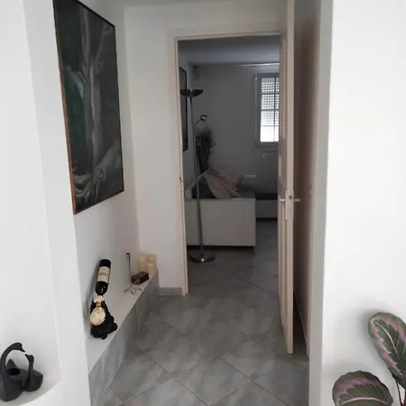 Beautiful With Garden Appartement