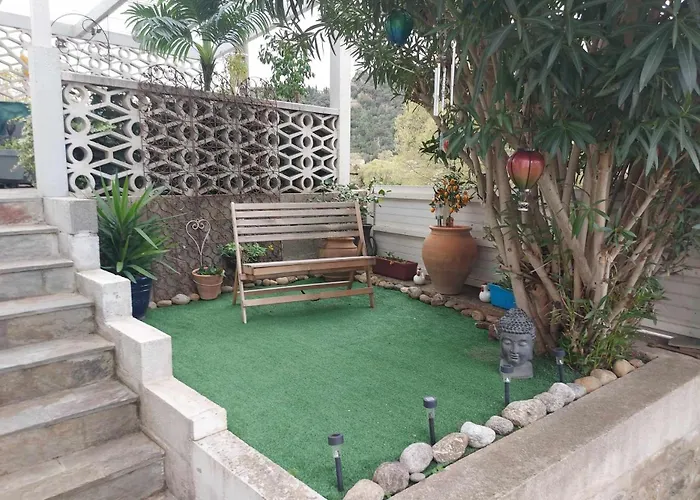 Beautiful With Garden Apartment